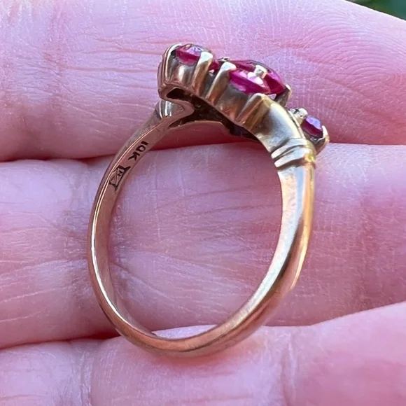 VINTAGE ART DECO SOLID 10K YELLOW GOLD SYNTHETIC RUBY CLUSTER COCKTAIL RING - Picture 5 of 16